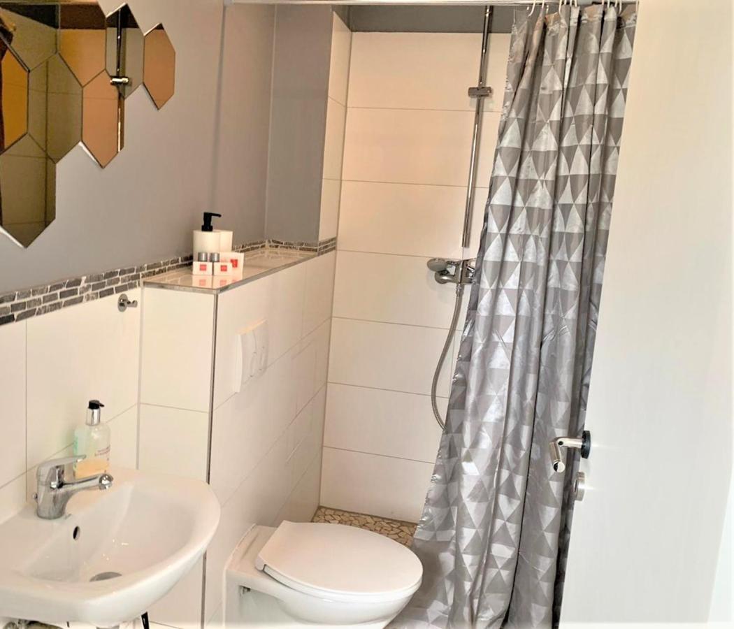 Apartment Voll Moebeliert Mit Balkon Bremen Bagian luar foto